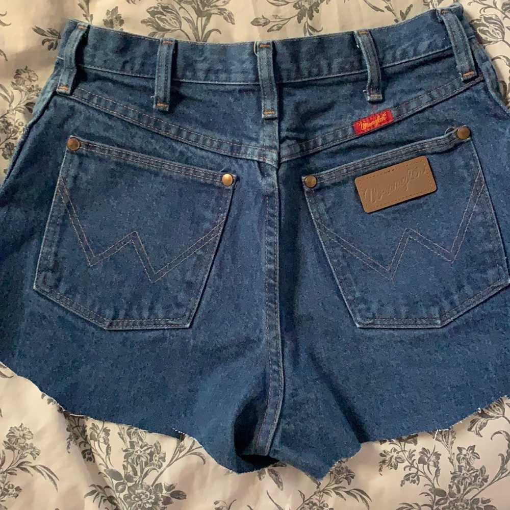 women’s wrangler jean shorts size 32